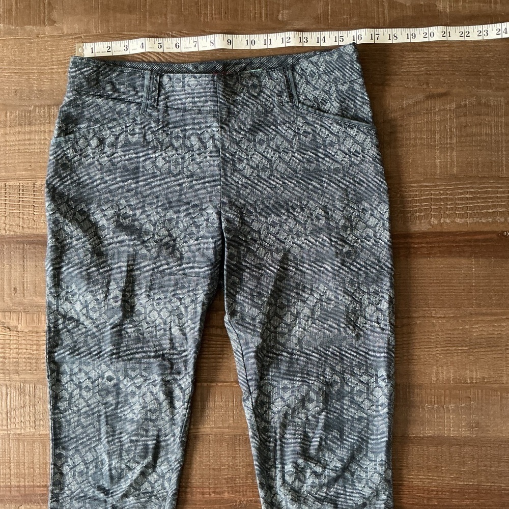 Cartonnier Anthropologie Blue Patterned Capris Pants Size 8 - Picture 5 of 8